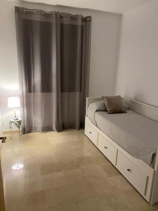 Central Estepona 3 Bed Apt With Pool And Parking Экстерьер фото