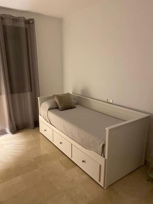Central Estepona 3 Bed Apt With Pool And Parking Экстерьер фото