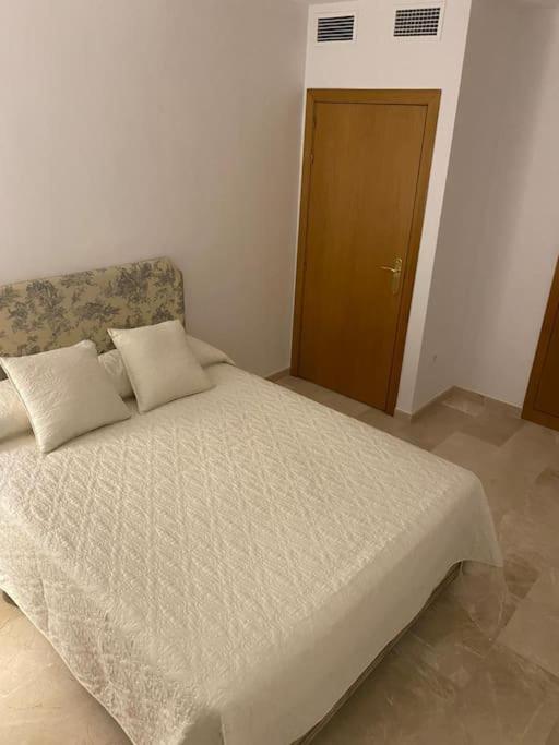Central Estepona 3 Bed Apt With Pool And Parking Экстерьер фото